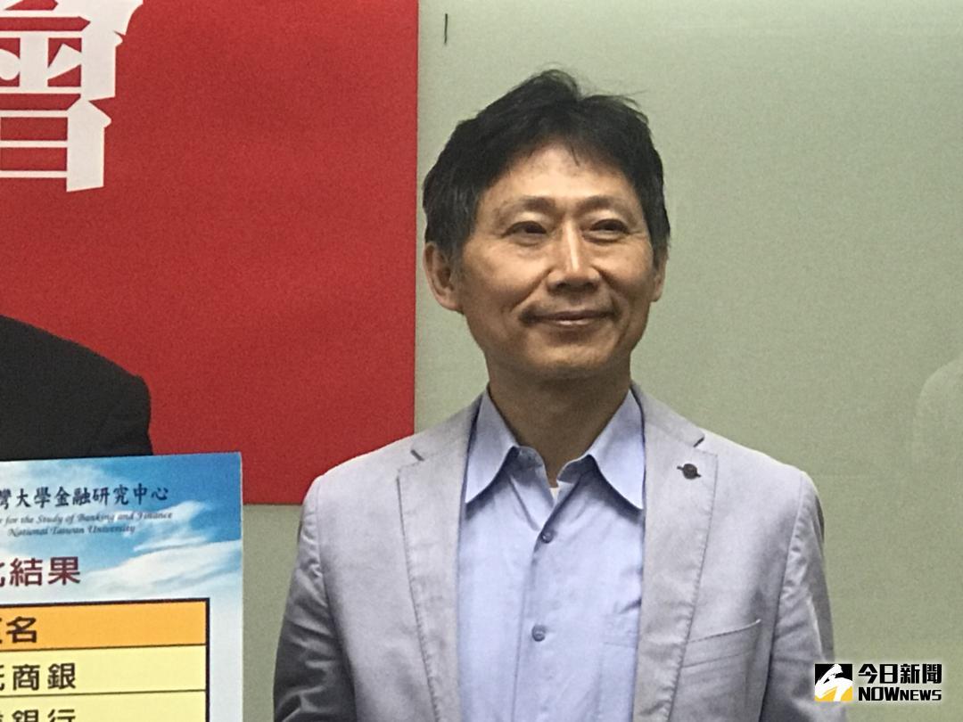 ▲實踐大學財務金融系講座教授沈中華。（圖／記者顏真真攝）