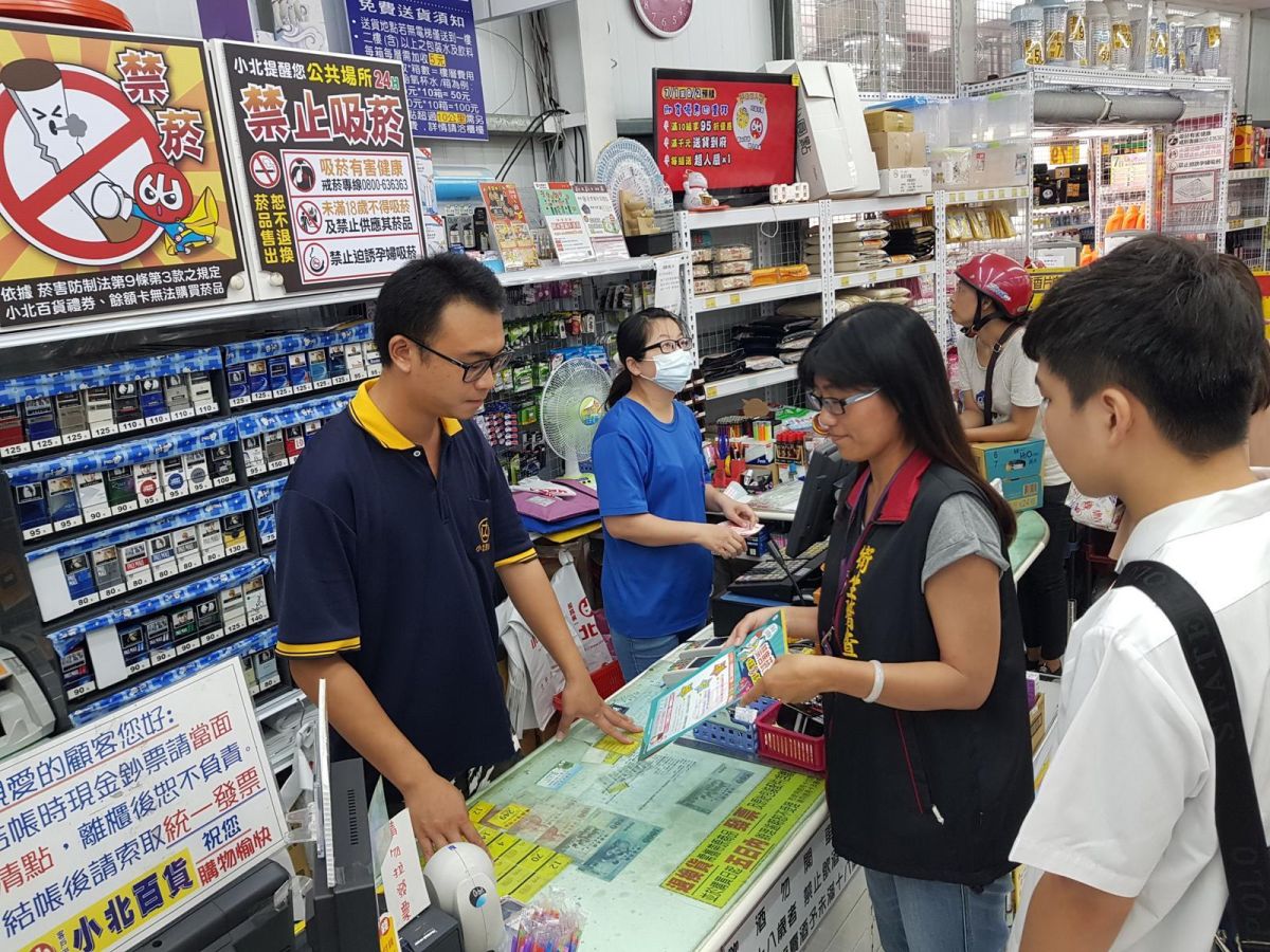 ▲衛生局採取「不定點、不定期、無預警」方式稽查菸品販賣場所。（圖／嘉義市衛生局提供）