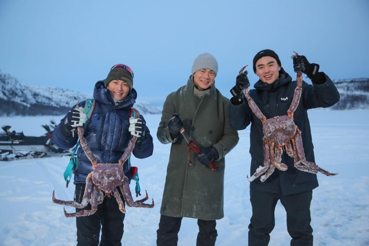 ▲左起謝霆鋒、江振誠、阮經天換穿帝王蟹裝。（圖／亞洲旅遊台提供 , 2018.7.25）
