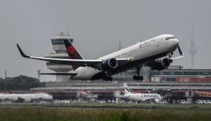 達美航空爆「蟲蟲危機」!蛆從天降嚇瘋乘客 緊急返航消毒清潔