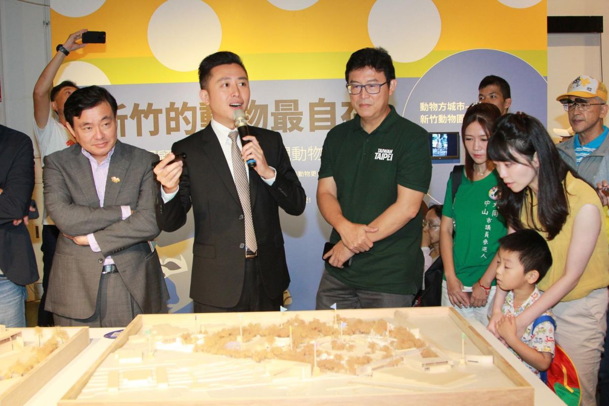 ▲民進黨台北市長參選人姚文智26日與民進黨祕書長洪耀福、黨籍市議員，以及中央黨部各級黨公職人員，共同前往新竹參訪，以高科技體驗了解新竹的過去與未來。（圖／姚文智辦公室提供 , 2018.7.26）