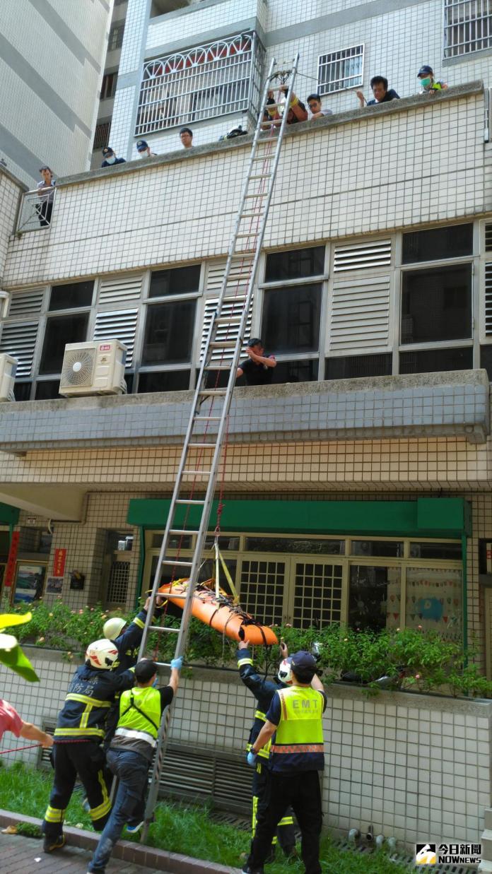 影／未繫安全繩索　工人安裝冷氣從11樓外牆墜落
