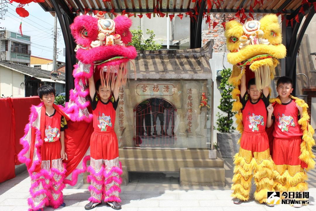 ▲350年壓船石建造而成的石板廟，永靖鄉清福宮永留存。（圖／記者唐詠絮攝，2018.07.28）