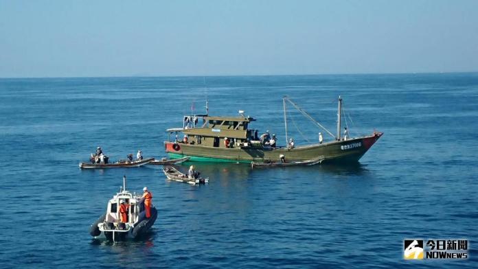 海上生存無義氣　大陸子母漁船見台灣警艇各自逃跑
