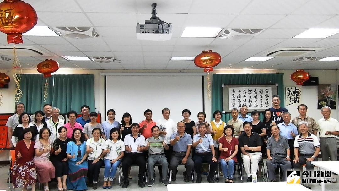 ▲雲林書藝文化深根一心育幼院七月廿九日上午假一心育幼院綜合會議室舉辦『一心育幼院書法研習成果展暨名家作品公益典藏聯展及書法研習第二期開訓典禮』開幕茶會場面熱絡。（圖／記者洪佳伶攝 , 2018.07.29\\)