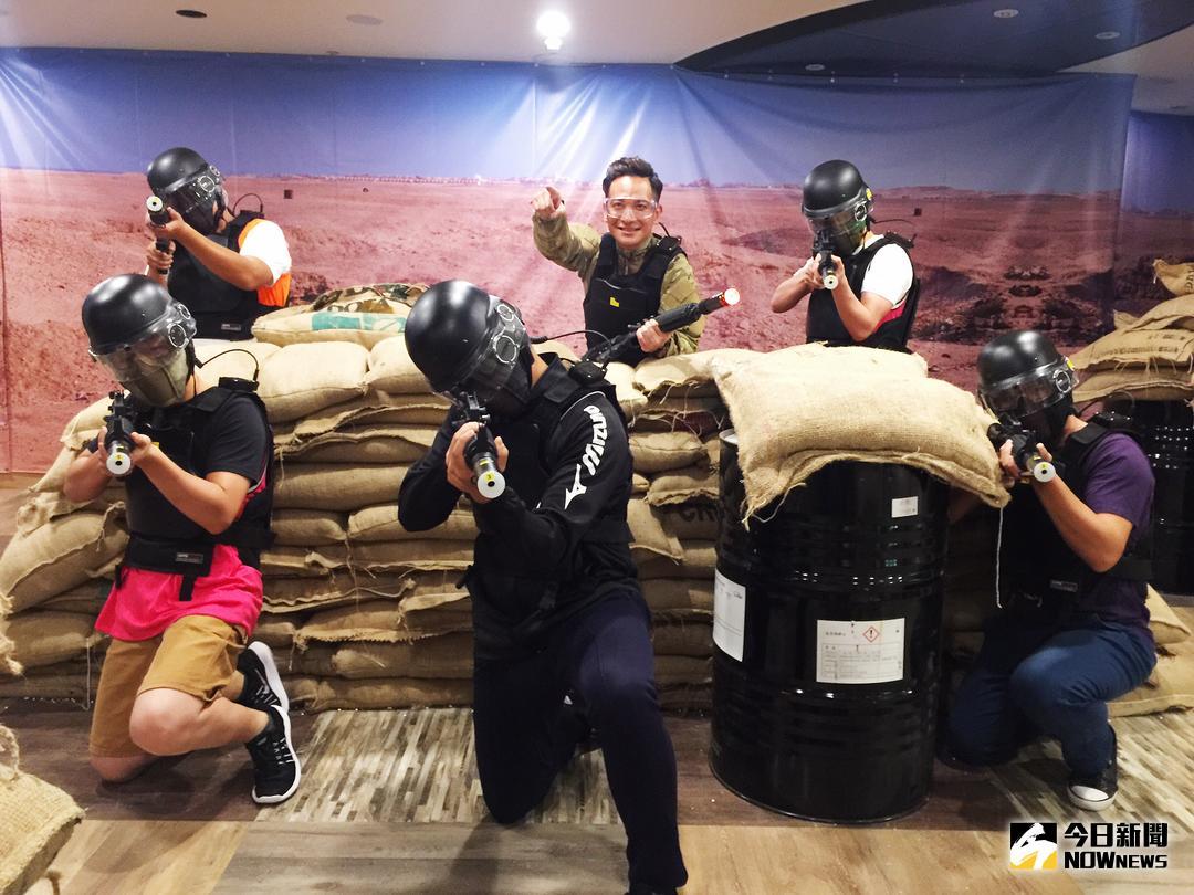 ▲城市戰場打造真人版槍戰遊戲，在城市冷氣房裏也可以感受槍林彈雨的刺激感。（圖／記者陳美嘉攝 ）