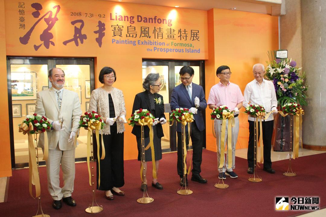 ▲教育部長葉俊榮出席「記憶台灣－梁丹丰寶島風情畫特展」開幕剪綵。（圖／記者許維寧攝 , 2018.07.31）