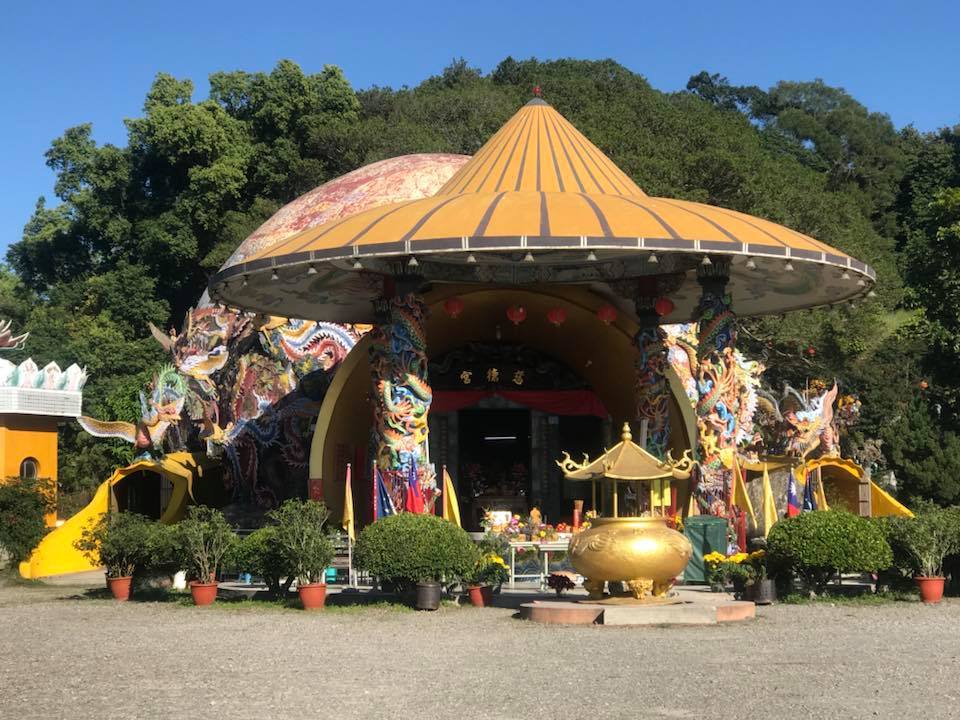 斗笠拜亭、葫蘆宮殿　草屯榕樹嶺慈德宮童趣吸睛（圖／保庇）