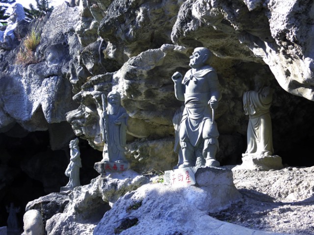 石窟中的神像雕塑（圖／馬鳴山鎮安宮官網）