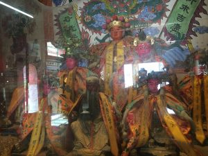 六甲鶯山廟主神「羅舍人公」。(圖/黃彥昇攝)