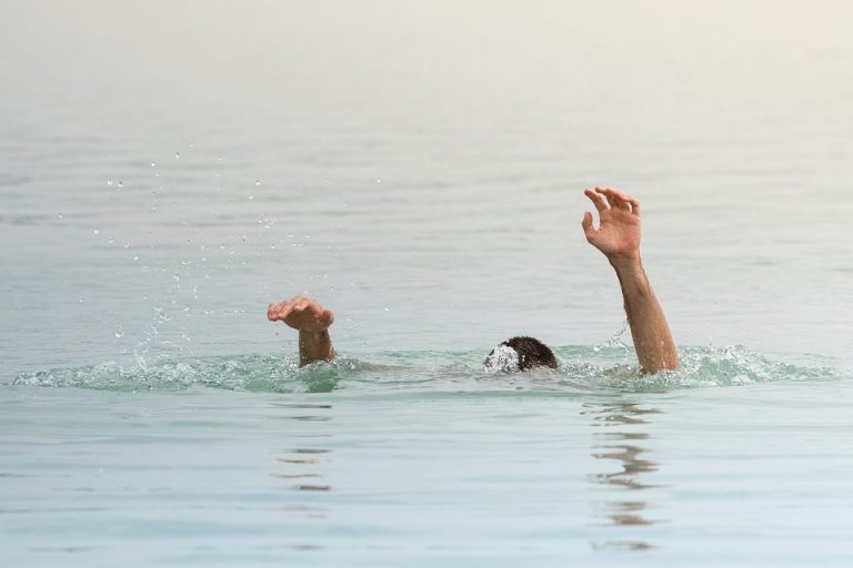 ▲彰化陳姓男子7日和友人浮淺時溺水，送醫後仍宣告不治。（圖／Pixabay）
