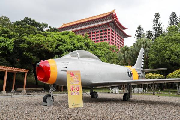 823砲戰紀念公園紀念碑揭牌　F-86軍刀機亮相
