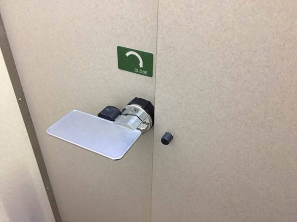 讚嘆！日本公廁門鎖「超貼心設計」　網驚：在台灣必崩壞
