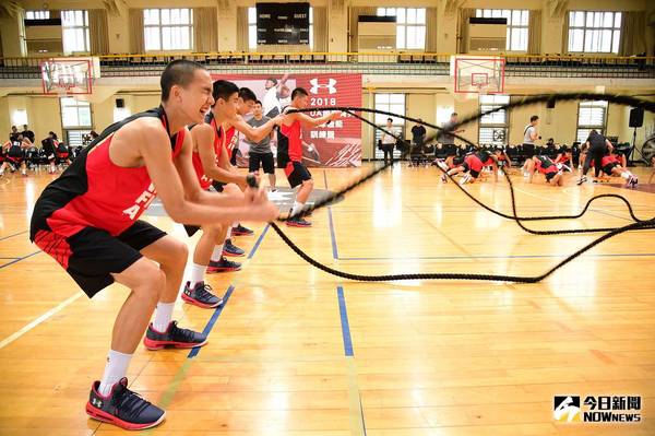 ▲UA國中菁英籃球體能訓練營，透過運動原理與科學化數據的結合，為球員打造黃金時間的全方位體能訓練系統\\(1\\)（圖／主辦單位提供）