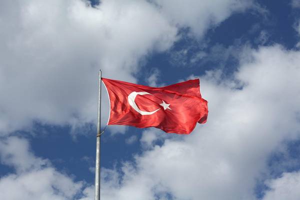 土耳其里拉崩　外銀示警　全球新興市場面臨基金贖回壓力
