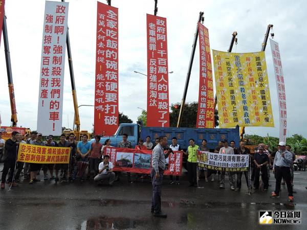 貨運業者呼籲台南市政府切勿成為惡法幫兇。(圖／記者陳聖璋攝，2018.8.17)