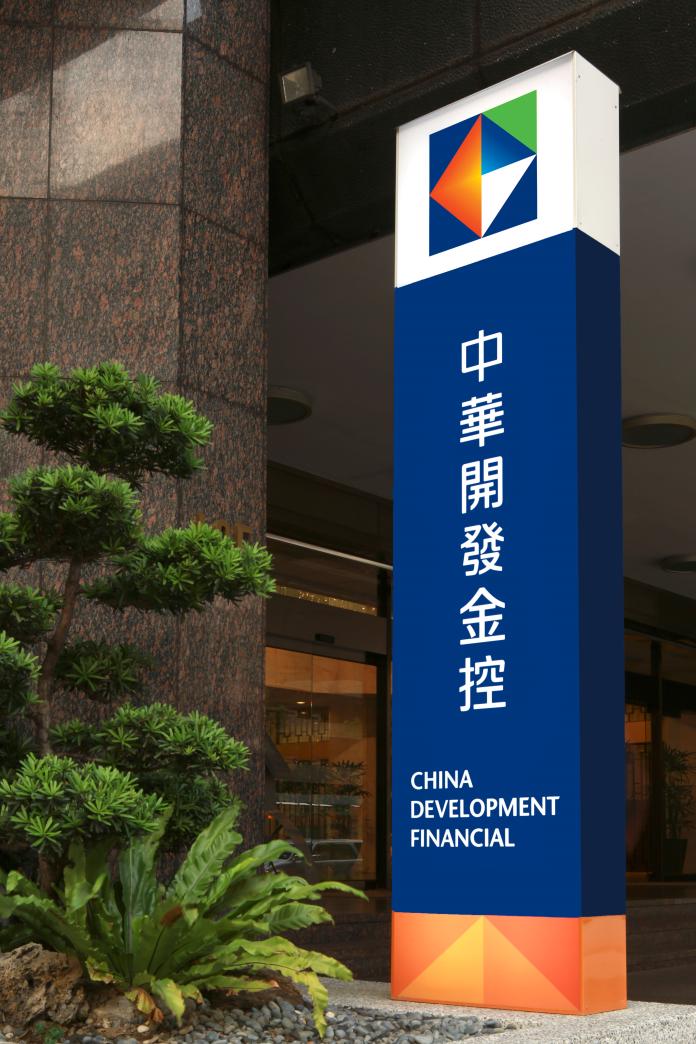 ▲中華開發資產管理股份有限公司劉姓總經理，今日從7樓辦公室墜樓到4樓平台。該公司為中華開發金控成員之一。（圖／開發金控提供）