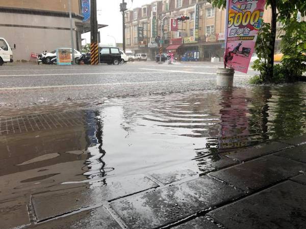 暴雨成災！台南「安中河」再現　居民怨：治水白做
