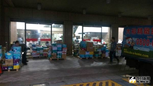 ▲國民黨三項公投提案僅第一案被送進中選會內進行初步處理，其餘兩案都還擺在外面。（圖／記者戴祺修攝,2018.08.27）