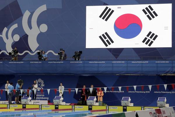 ▲南韓女泳將金海津與中國選手沈鐸發生衝突。（圖／美聯社／達志影像）