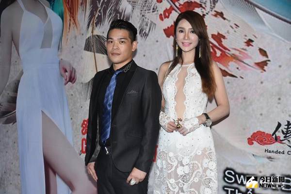 新歡舊愛齊現身　海倫清桃V到肚臍好「胸」
