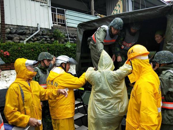豪雨襲台　第四作戰區協助高雄、台南民眾撤離
