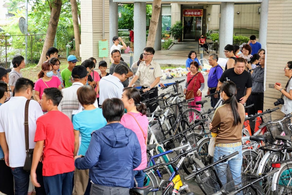 ▲民眾熱心參與義賣標購。（圖／嘉市府提供 , 2018.08.23）