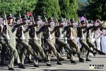 ▲「愛國旗 愛國家」慶祝活動，全國退役軍校校友和三軍退役人士展示正步操演。（圖／記者林柏年攝，2017.10.10）