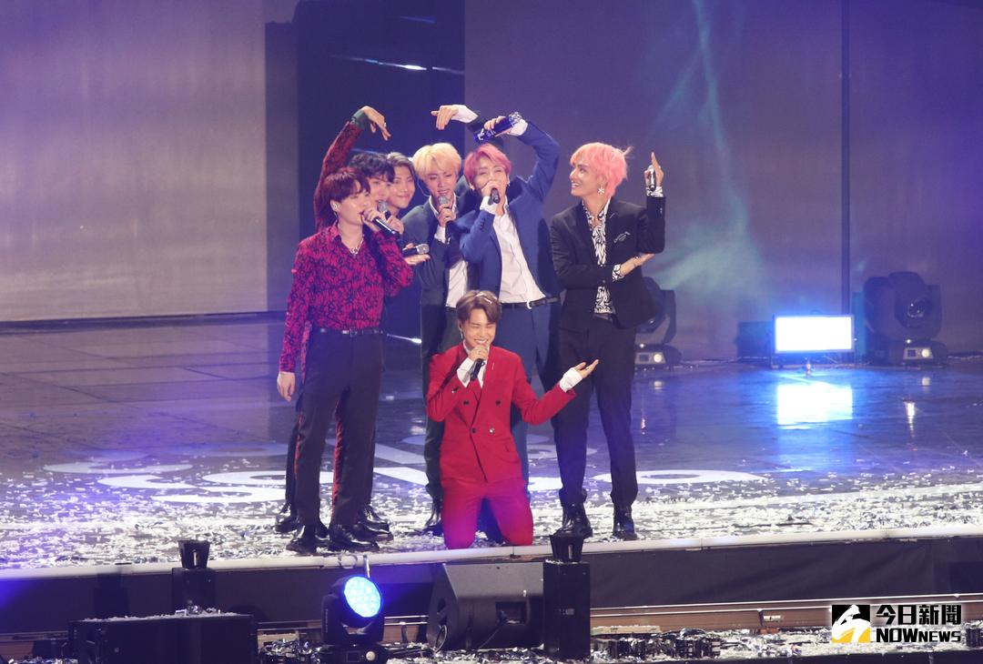 ▲BTS比大愛心感謝粉絲。（圖／記者陳雅蘭攝 , 2018.8.30）