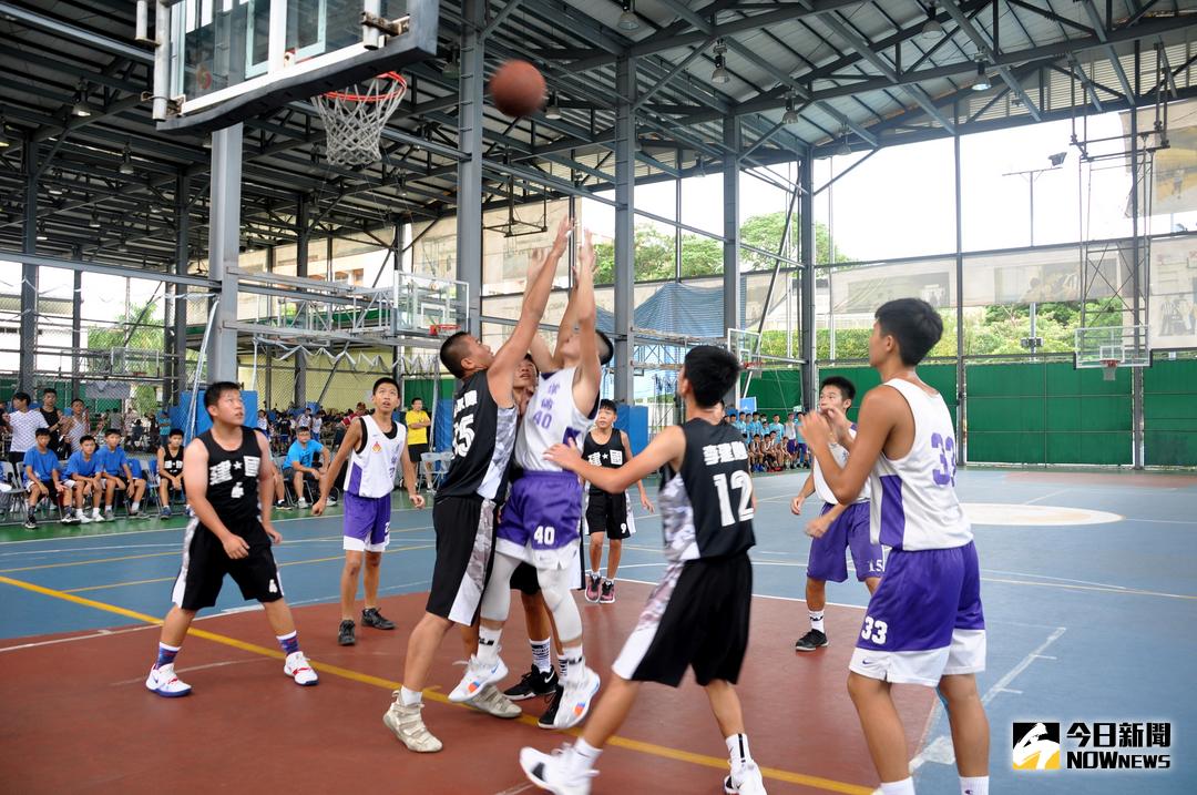 ▲全國全民中州盃分齡籃球賽國男乙組崇倫國中Bvs.建國國中之戰，建國國中以52:40奪勝。（圖／記者陳雅芳攝，2018.08.30)