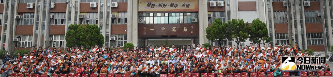 ▲國立員林農工邀請榮獲神農獎及傑出校友返校，頒獎表揚考上國立科大的學生，並勉勵同學們要多培養學習能力，才能為台灣農業貢獻心力。（圖／記者陳雅芳攝，2018.08.30)