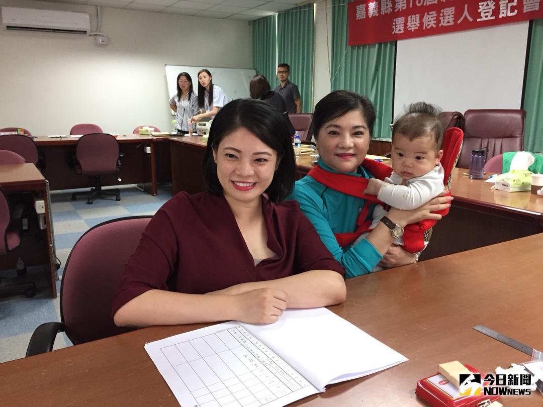 ▲黃嫈珺議員完成連任參選登記。（圖／記者陳鐘聲攝 , 2018.08.30）