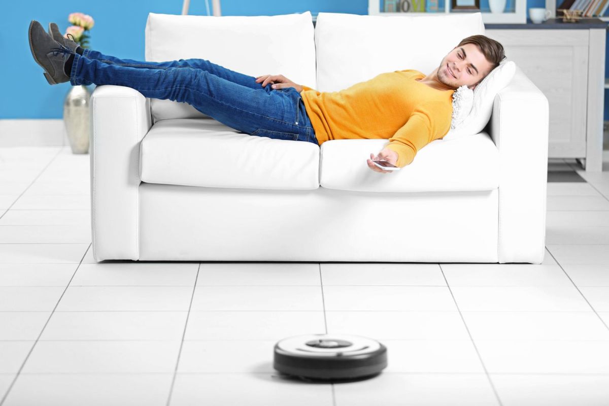 ▲掃地機器人橫掃千軍成為民眾最有興趣購買的智慧家電，有56%的民眾願意支付1萬元以上的費用採買。（圖／鼎鼎聯合行銷提供）