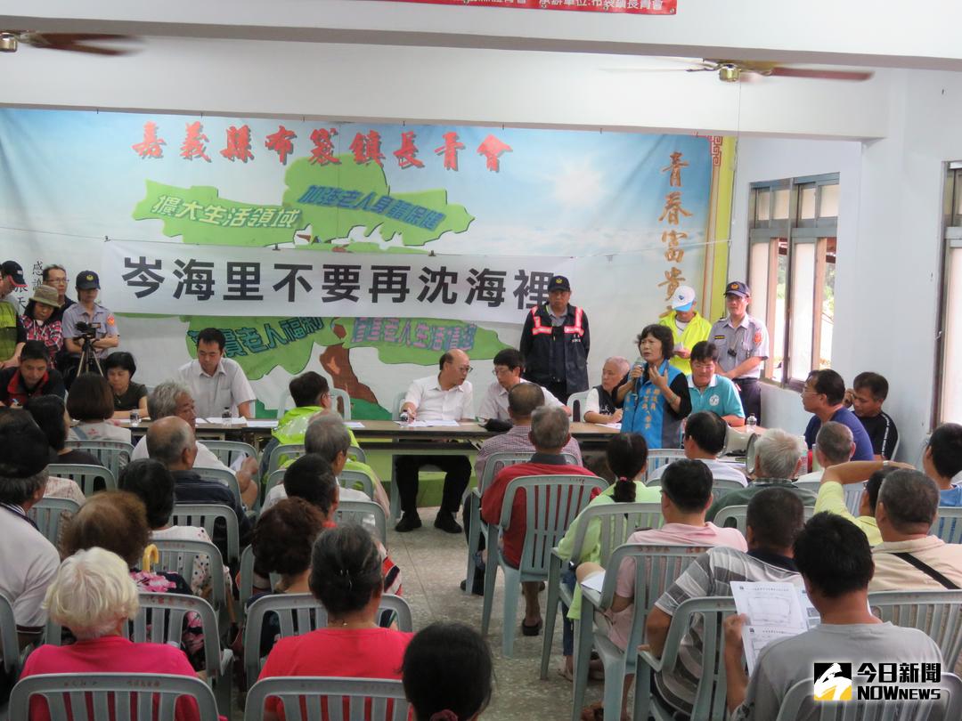 ▲嘉義縣布袋鎮岑海里民要求港務公司處理賠償823水災損失等。（圖／記者陳鐘聲攝 , 2018.08.29）