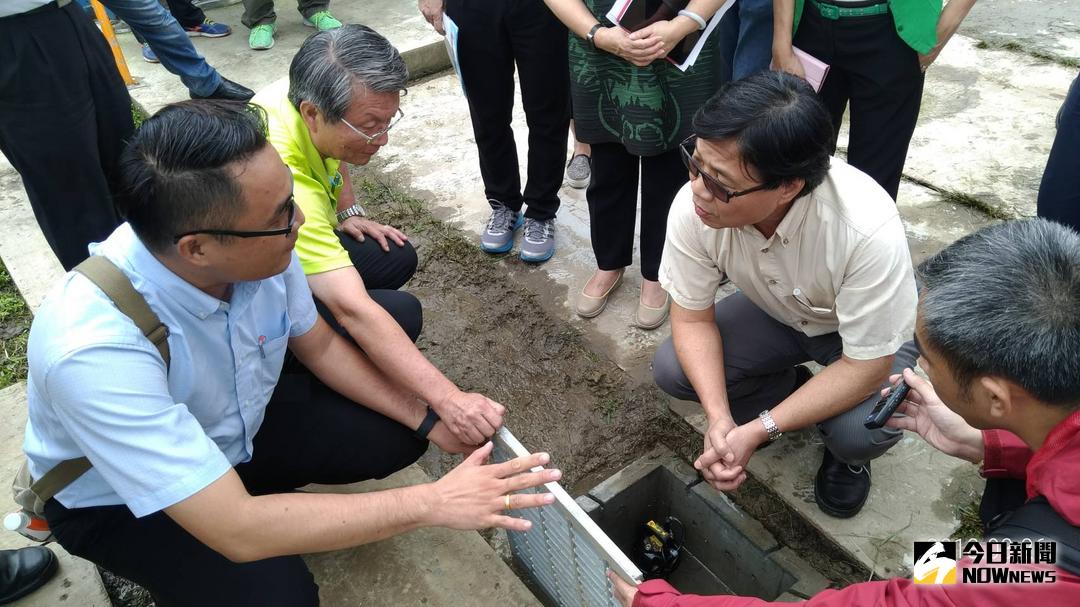 ▲教育部國教署署長邱乾國與教育部部長葉俊榮南下至旗山國中勘災。（圖／教育部提供）