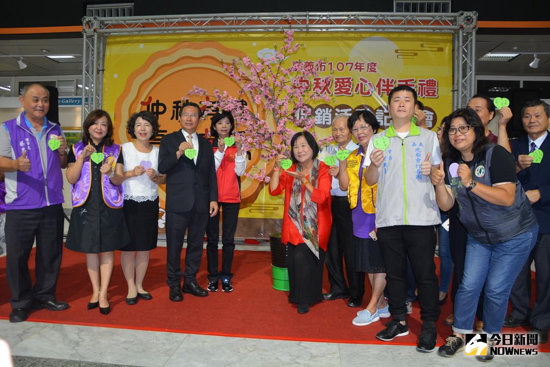 ▲圖說：嘉義市府辦理中秋愛心伴手禮促銷活動。（圖／記者郭政隆攝影2018.8.29）