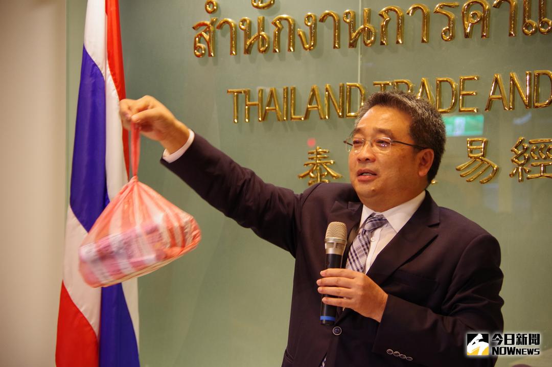 ▲泰國貿易經濟辦事處代表通才表示，台灣旅行社拿紅白塑膠袋，隨便送到泰國辦事處「就像買魚的袋子，只差沒有魚腥味」。（資料圖／記者陳致宇攝）