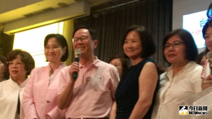 ▲國民黨婦女部主任柯志恩、國民黨台北市長參選人丁守中、國民黨主席吳敦義夫人蔡令怡與國民黨台北市黨部主委黃呂錦茹\\(左起\\)，在婦女後援會上替丁守中造勢。（圖／記者戴祺修攝,2018.08.28）