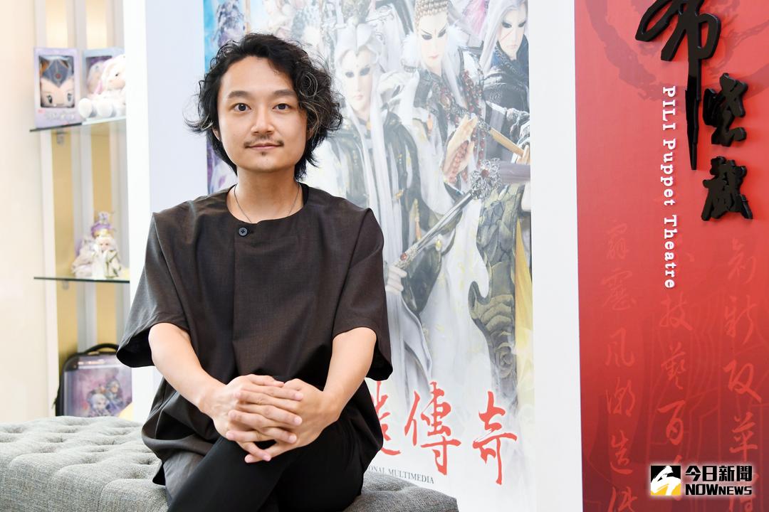 ▲為了尋求商機、拓展業務，2014年10月霹靂上櫃，霹靂黃家第五代黃亮勛也積極開拓中國大陸與日本市場。（圖／霹靂國際提供）