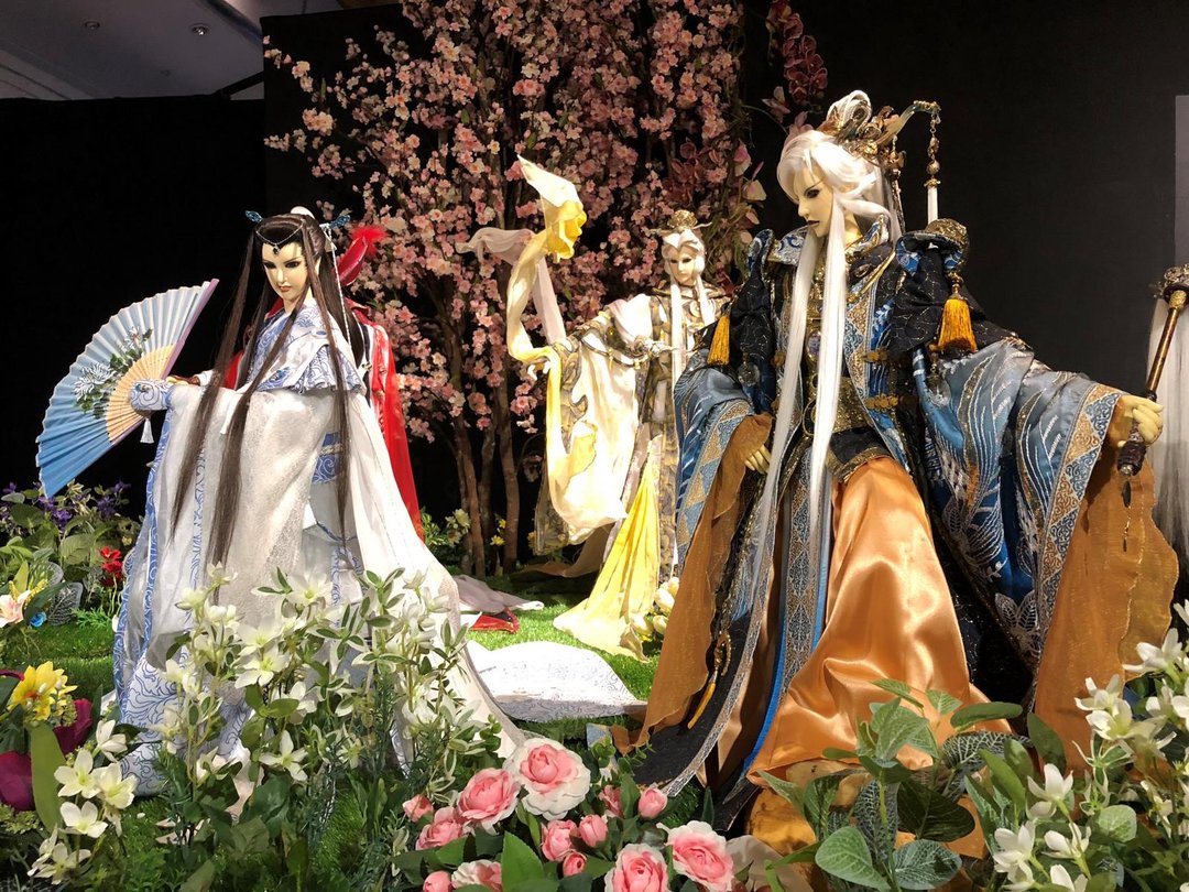 ▲霹靂布袋戲是許多人的童年回憶，但與其說他是當時最受歡迎的休閒娛樂，倒不如說霹靂黃家跟著民眾一塊兒成長、一起見證社會時代變遷。（圖／霹靂國際提供）