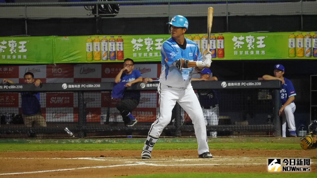 ▲潘武雄三壘安打。（圖／吳政紘攝）