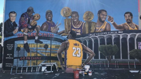 ▲Gustavo Zermeno創作壁畫慶祝LeBron James加入湖人（圖／取自ESPN\\)