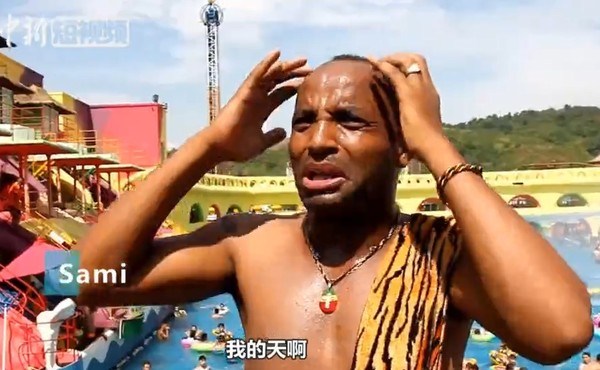 ▲熱到受不了！衣索比亞男請「高溫假」：「只想回非洲避暑。」　（圖／翻攝自中新網視頻）