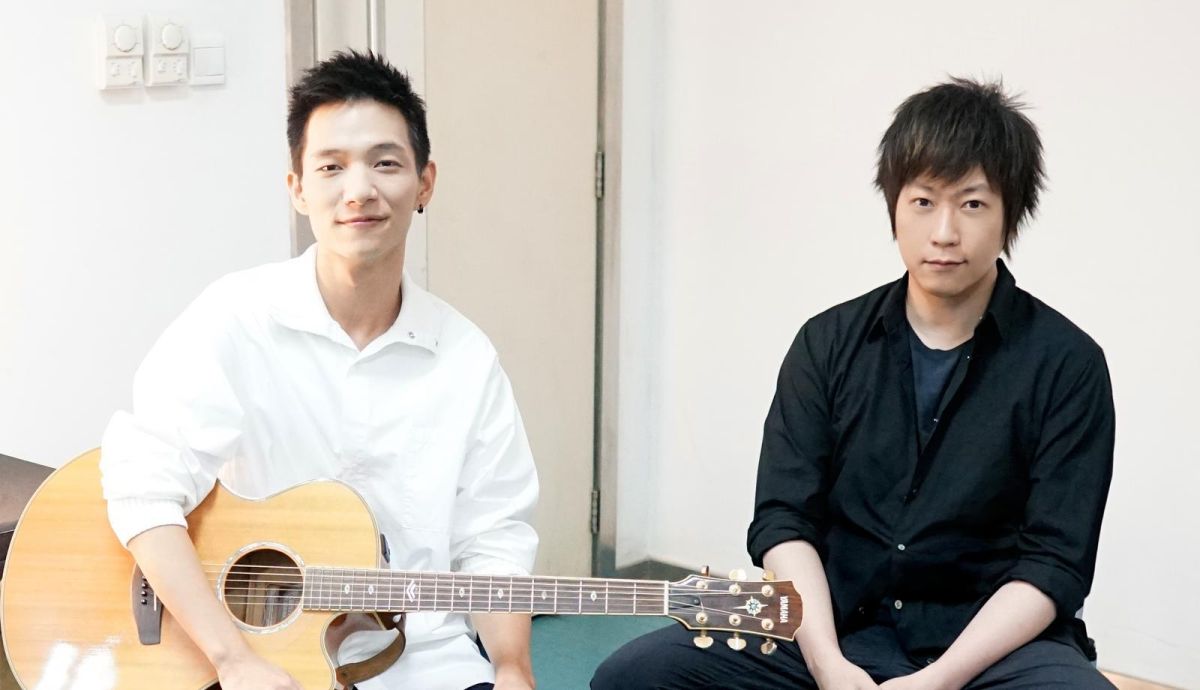 ▲阿信（右）為新人黃奕儒加油打氣。（圖／相信音樂提供 , 2018.08.01）