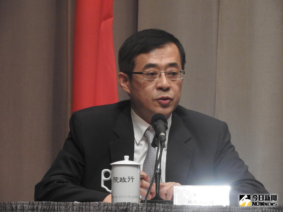 ▲教育部次長姚立德表示，考量年輕人畢業後的還款壓力，教育部推出4年「只繳息不還本」的寬緩優惠，另放寬申請緩繳門檻，政策將於下月上路。（圖／林仕祥攝 , 2018.8.2）