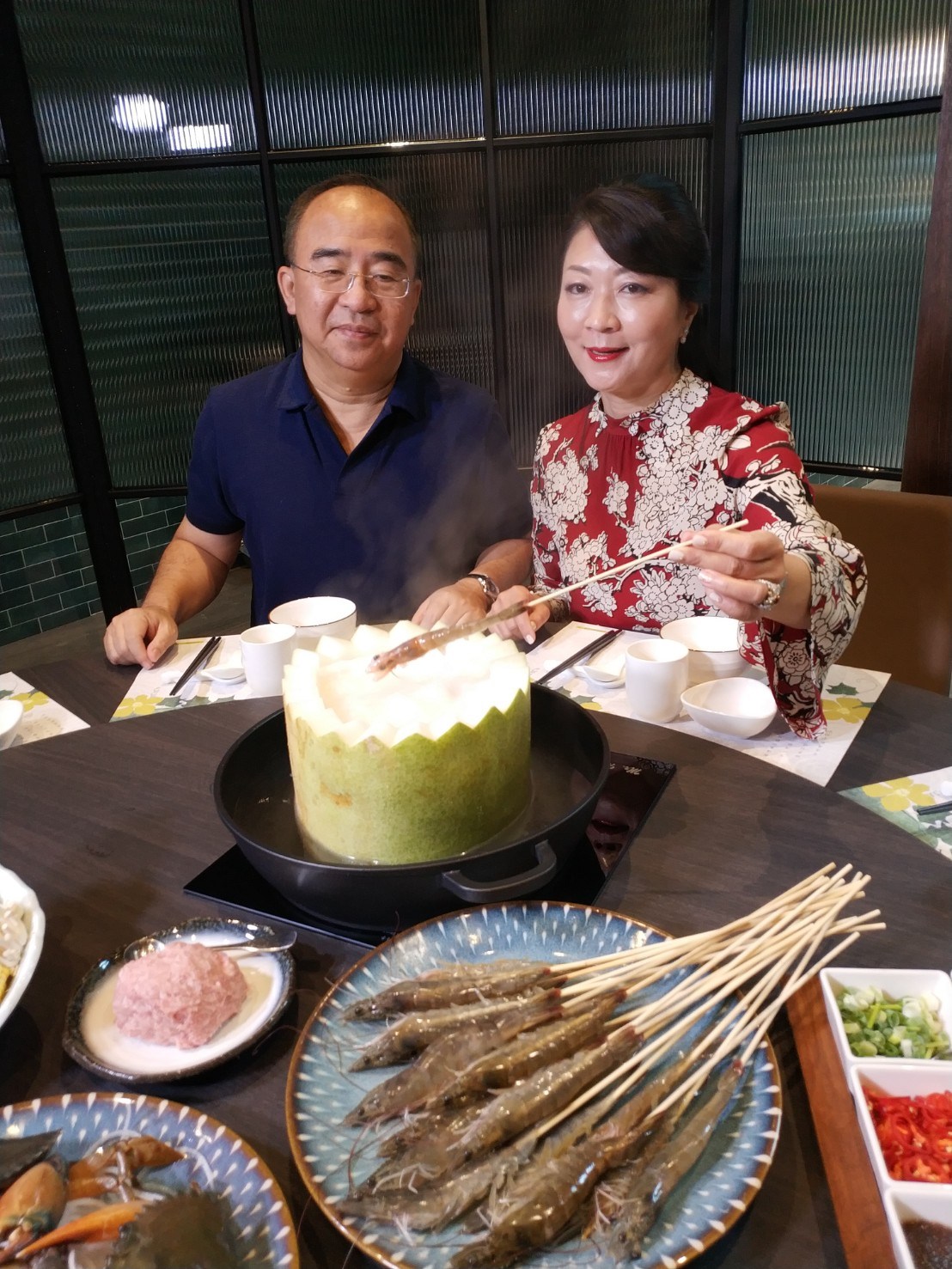 ▲台中市華盛頓教育集團董事長羅文貴夫婦是饕客，為了美食跨足餐飲業，並且霸氣的搶進公益商圈一級戰區（圖／金武鳳攝 , 2018.8.2\\)