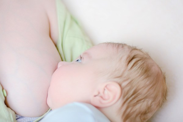 ▲「母乳是嬰兒最好的食物來源」，因為母乳含有豐富的免疫活細胞，抗體及其它保護蛋白，被視為嬰兒的第一道健康保護。（圖／ingimage）