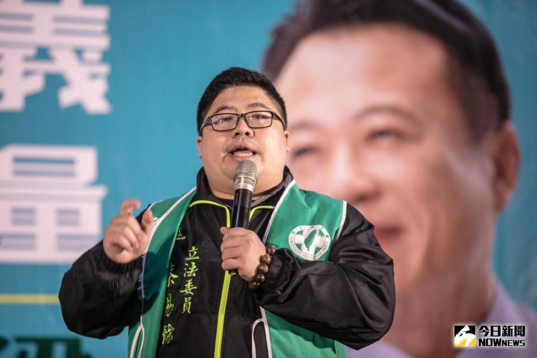 ▲民進黨立委蔡易餘日前口出狂言，在臉書寫下：「中國從最近東亞青還是航線代碼一事處處打壓台灣，我們把陸配和外配做差別待遇，剛剛好而已啦！」一席話引來各界撻伐。（資料圖片／翻攝蔡易餘臉書）