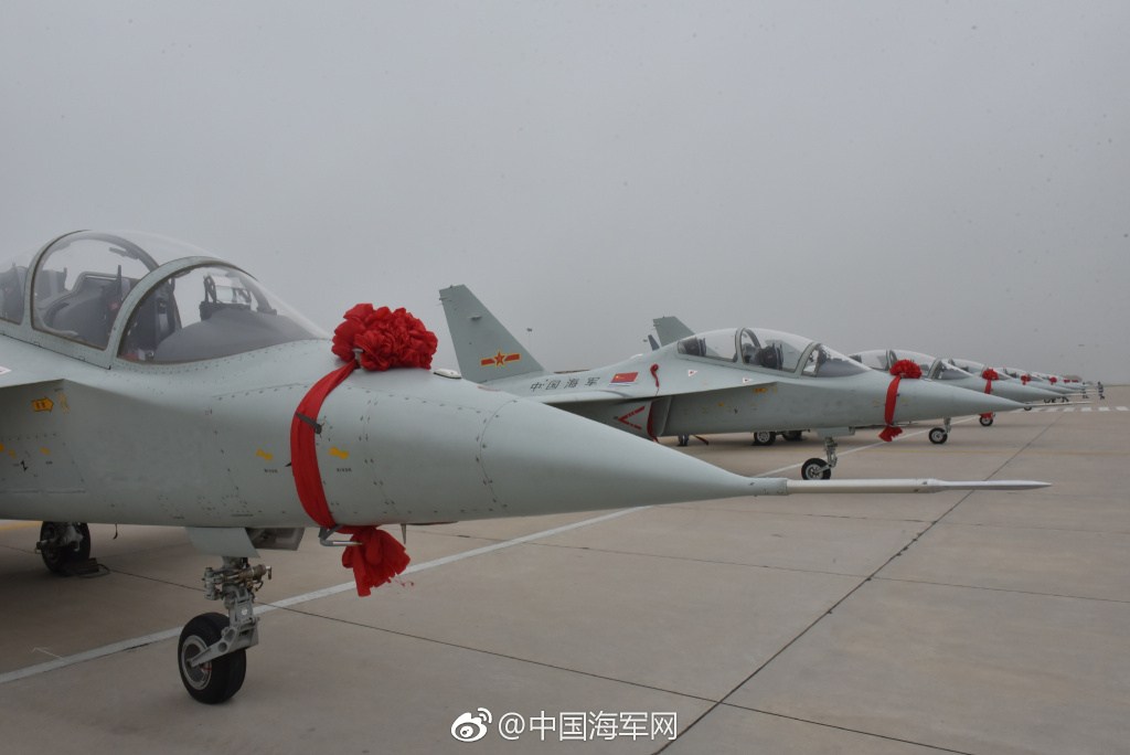 ▲解放軍殲教-10「獵鷹」高級教練機交付典禮。（圖／中國大陸海軍微博\\)