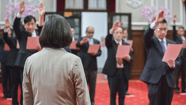 直擊／賴內閣新成員　蔡英文總統面前宣誓效忠國家
